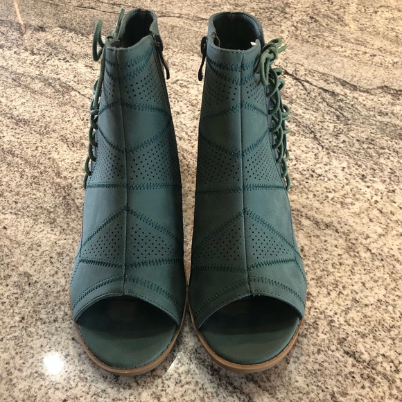 NIB Journee Collection Open Toe Booties - Picture 9 of 9